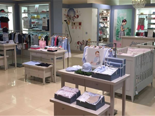 亚卡迪童装店铺展示