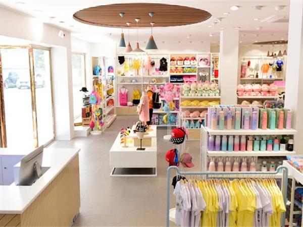 唛吉乐童装店铺展示