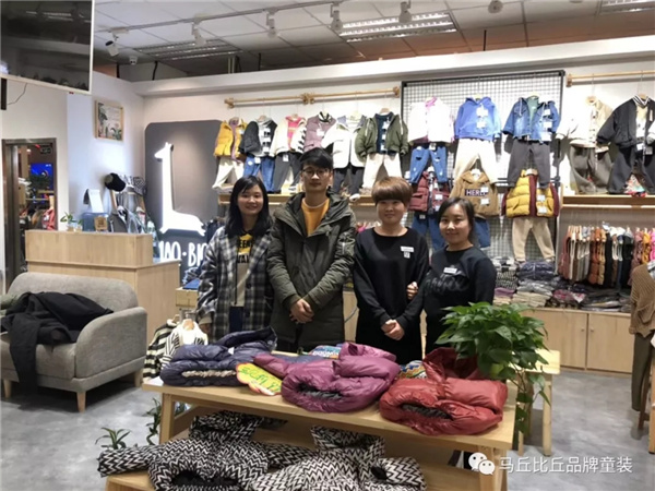 马丘比丘童装店铺展示