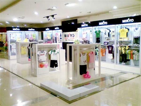 大眼蛙童装店铺展示