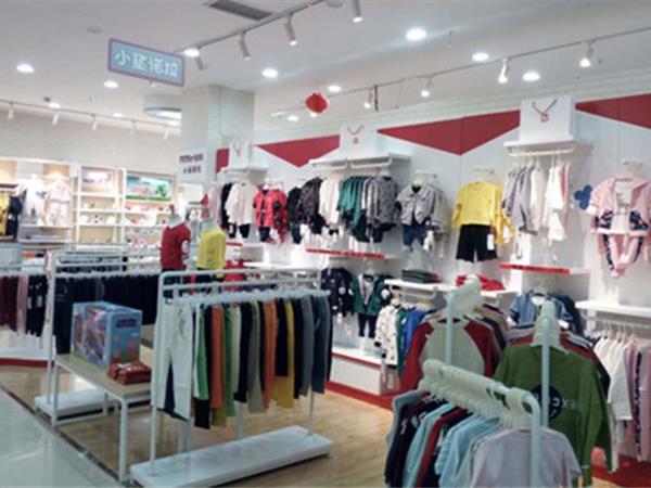 小鲨诺拉童装店铺展示