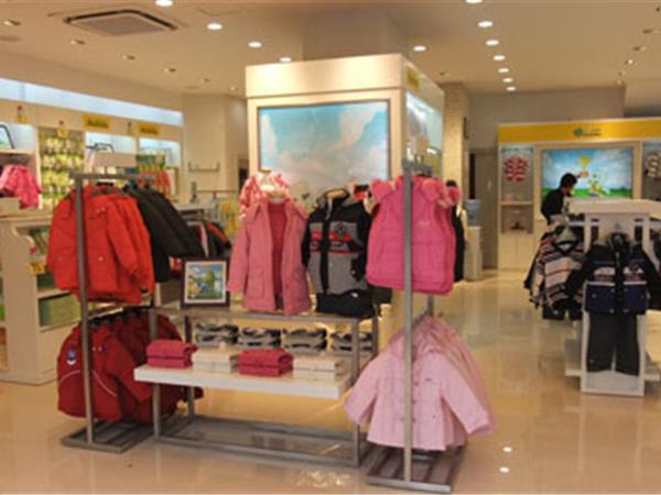 嗒嘀嗒童装店铺展示