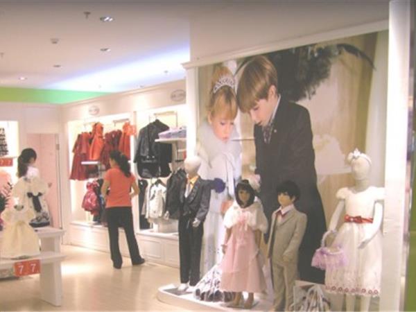 精典小贵族童装店铺展示