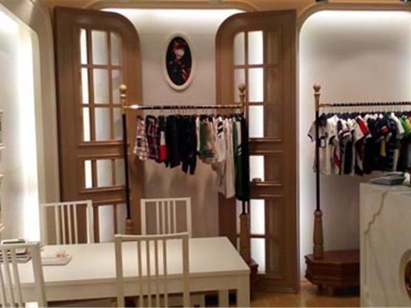 查理兄弟童装店铺展示