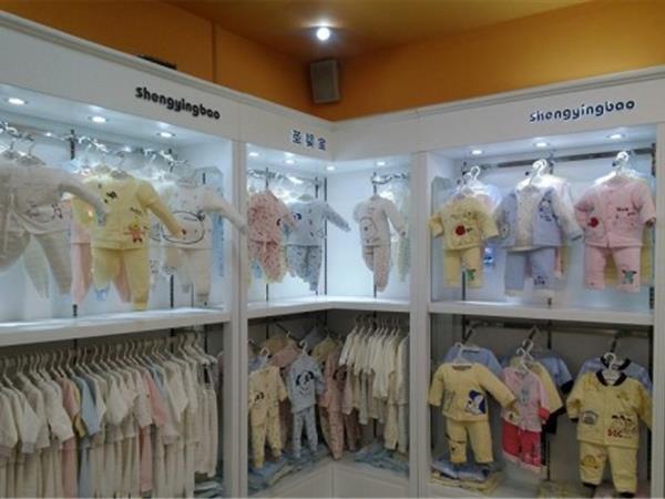 圣婴宝童装店铺展示