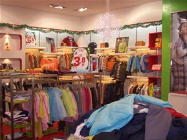 蓝眼精灵童装店铺展示