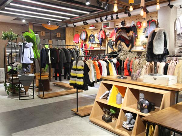 欧抱抱童装店铺展示