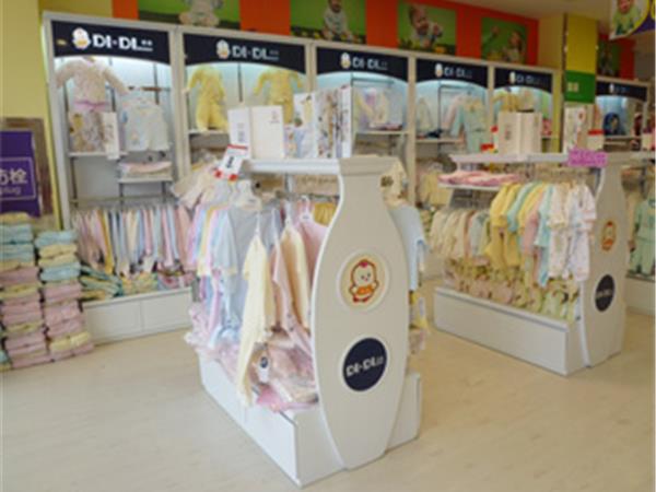 迪迪童装店铺展示