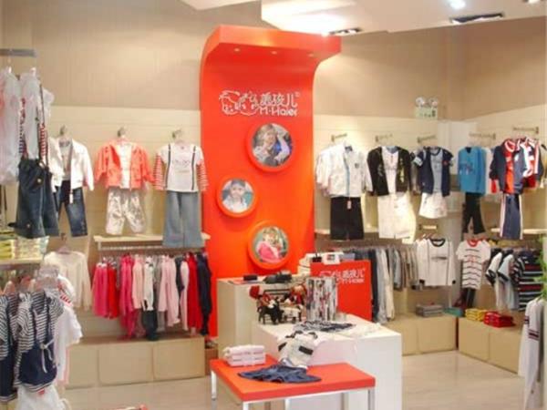 美孩儿童装店铺展示