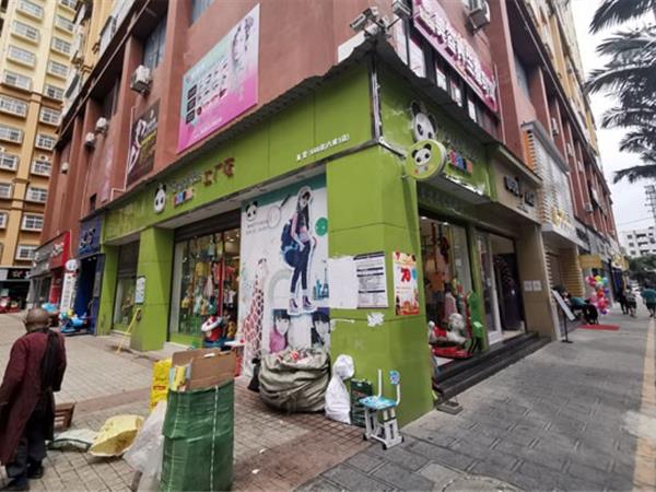 童图童装店铺展示