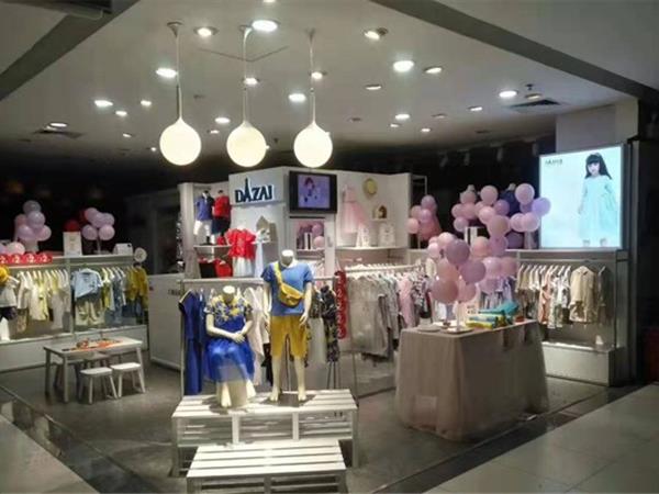 棣仔童装店铺展示