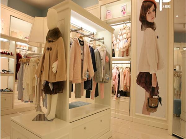 可可鸭mini童装店铺展示