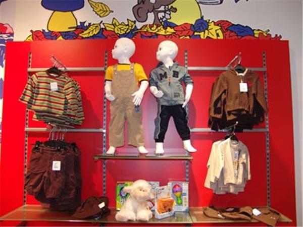 小可米露童装店铺展示