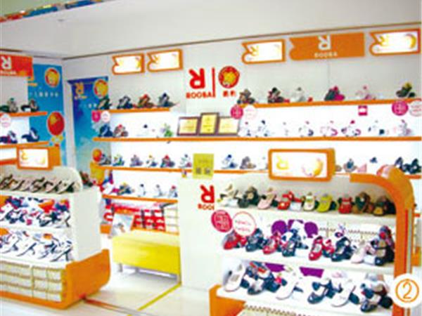 路豹童装店铺展示