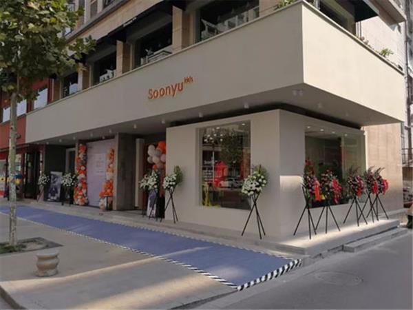 桑语童装店铺展示