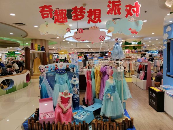梦幻派对童装店铺展示