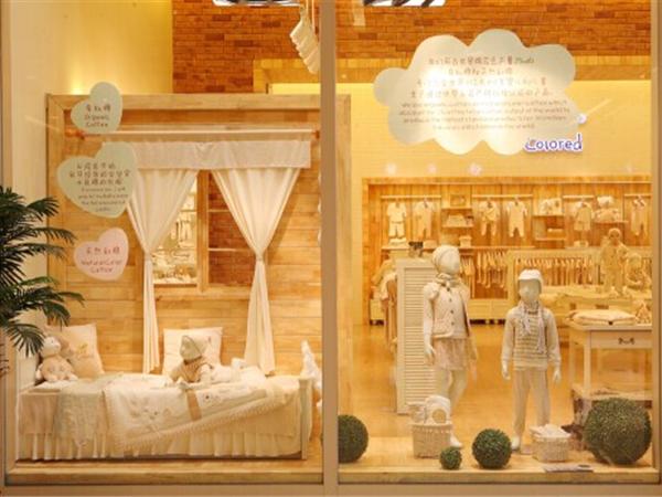 本色棉童装店铺展示