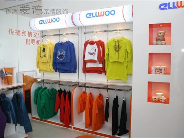 爱湾童装店铺展示