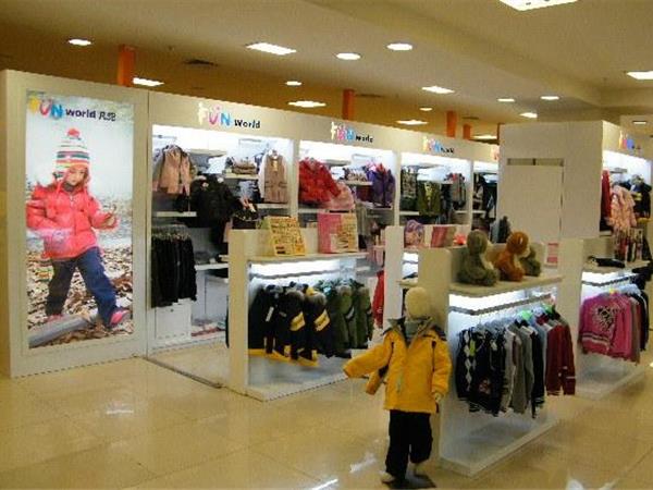凡兜童装店铺展示