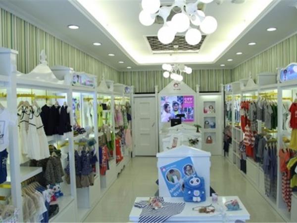 宝贝丫榜样童装店铺展示