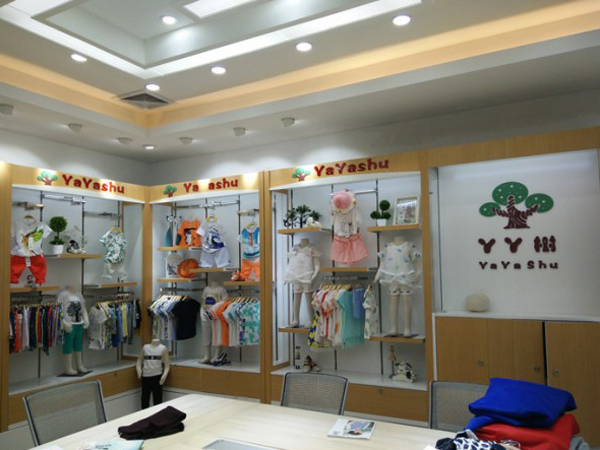 丫丫树童装店铺展示