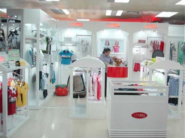 美孩儿童装店铺展示