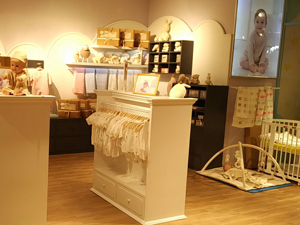 尚芭蒂童装店铺展示