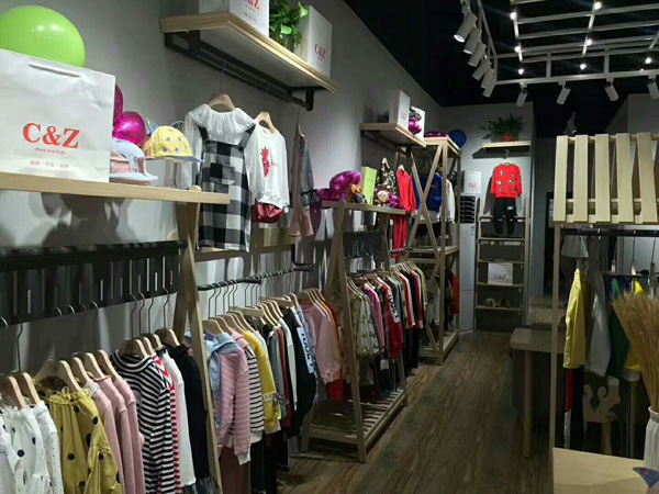 崇者童装店铺展示