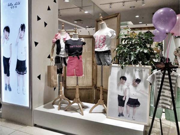 哈罗·俏童装店铺展示