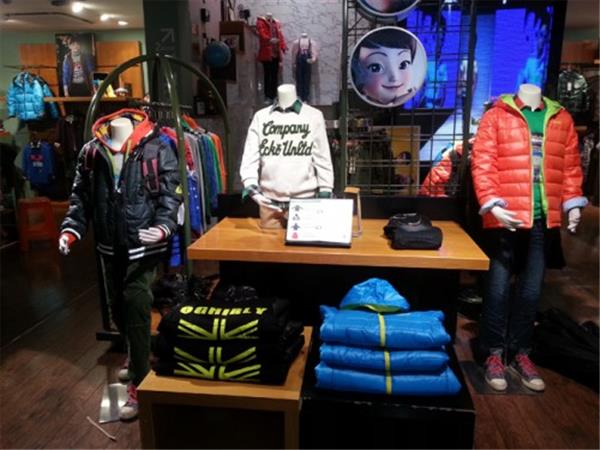 今童王童装店铺展示