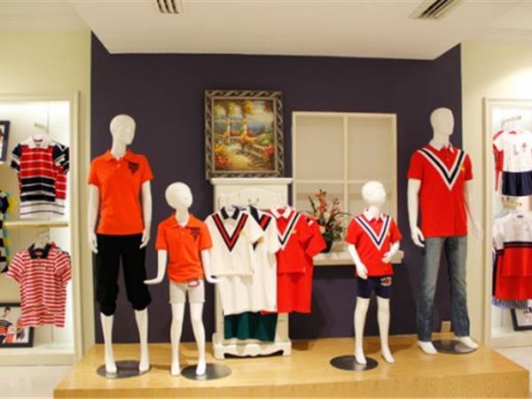 幽妮蔻童装店铺展示