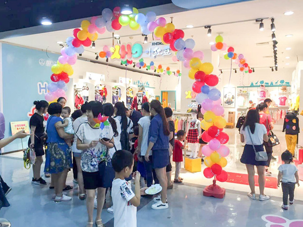 小红豆童装店铺展示