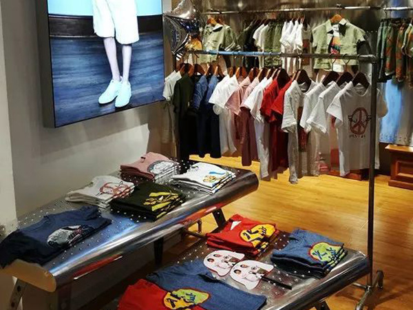 AKCLUBKIDS童装店铺展示