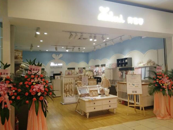尚芭蒂童装店铺展示
