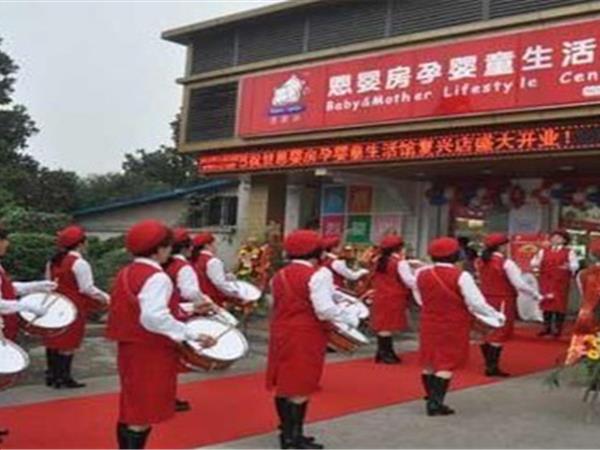 恩婴房童装店铺展示