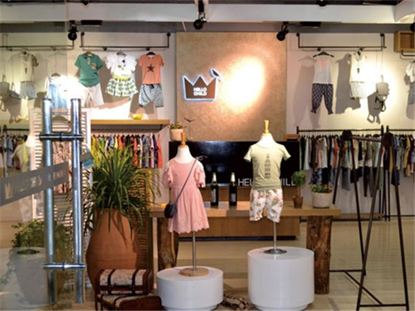 说与童装店铺展示
