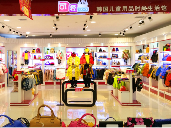 可爱100童装店铺展示