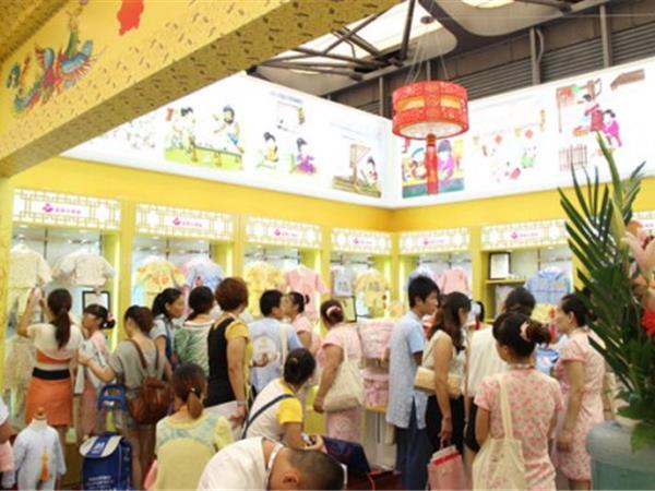美好小棉袄童装店铺展示
