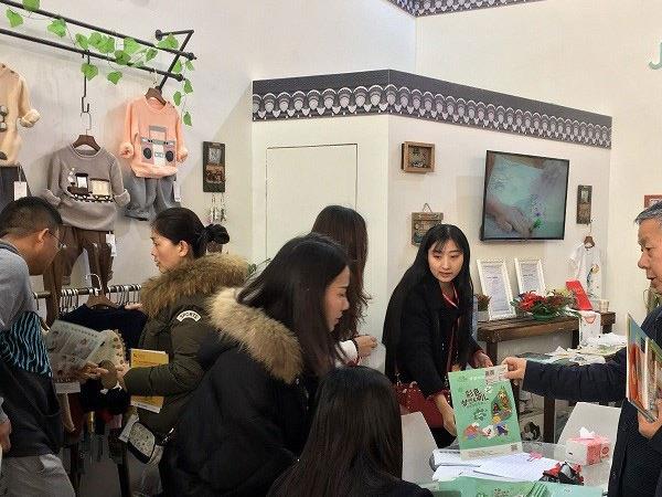 吉乐蝈童装店铺展示