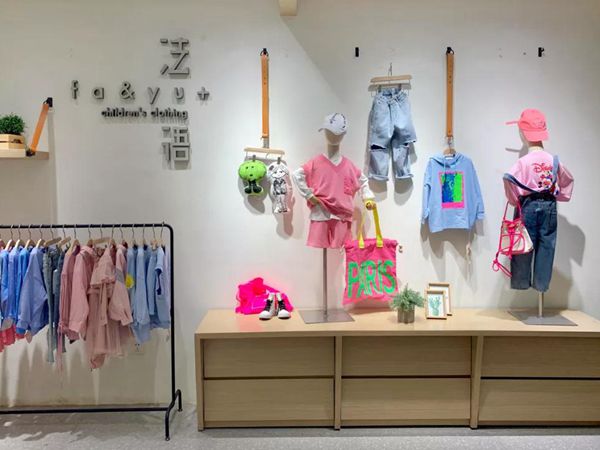 法语童装店铺展示