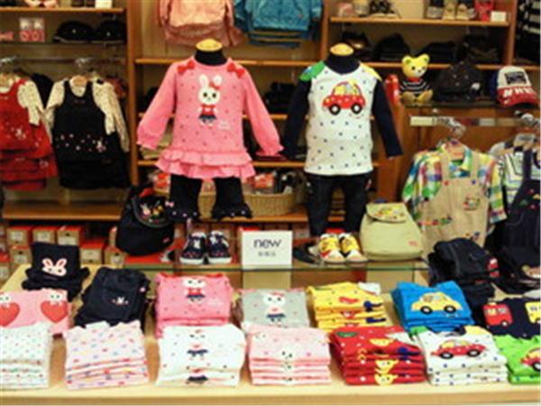 MIKI HOUSE童装店铺展示