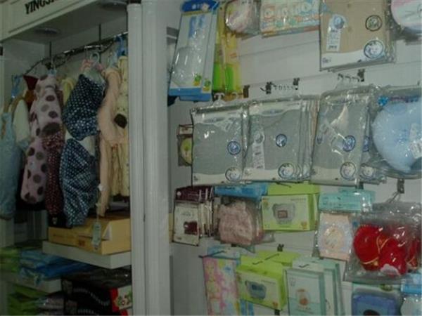 婴尚童装店铺展示