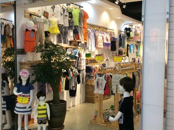 TONGCUIWU童装店铺展示