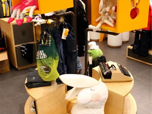安奈儿童装店铺展示