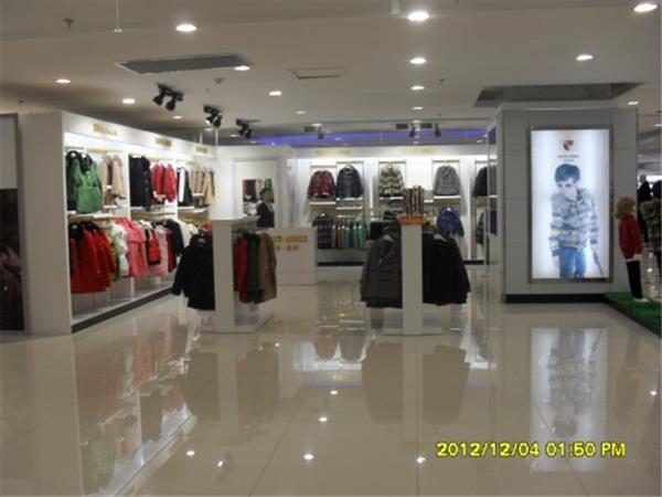 卡思恩泽童装店铺展示