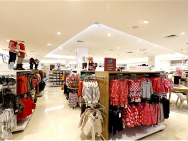 mothercare童装店铺展示