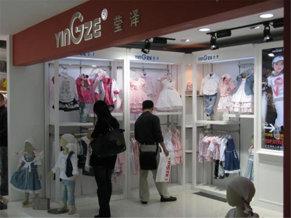 莹泽童装店铺展示