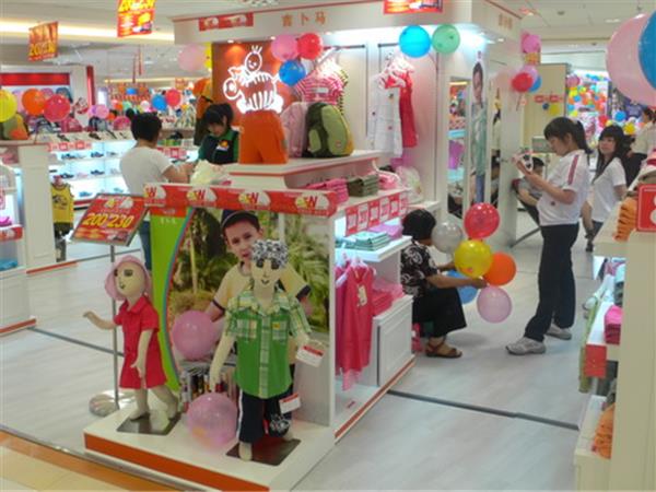 吉卜马童装店铺展示