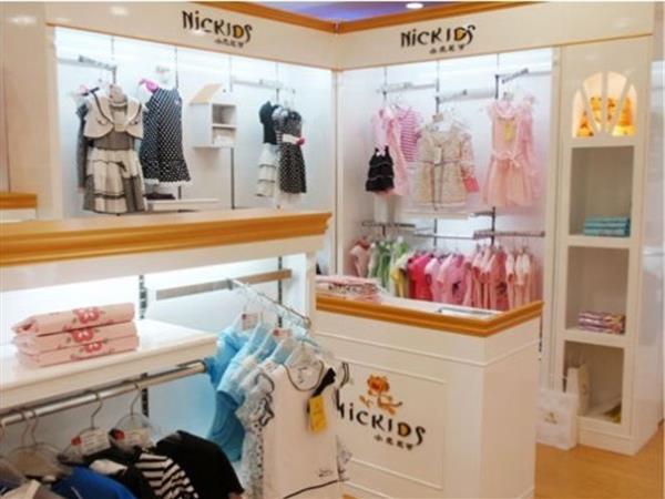 小虎尼可童装店铺展示