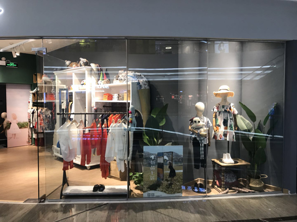 小食梦兽童装店铺展示